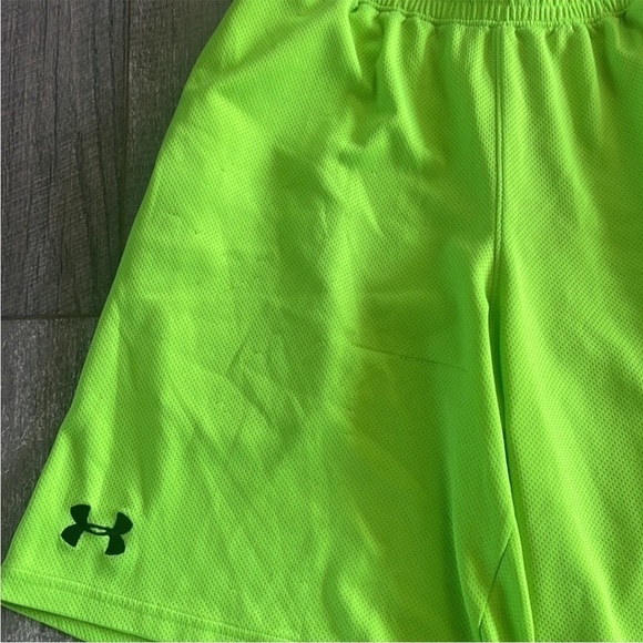 Under Armour Size Small Bright Yellow Athletic Shorts - Picture 4 of 9
